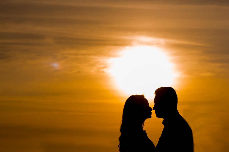 muž a žena západ slunce